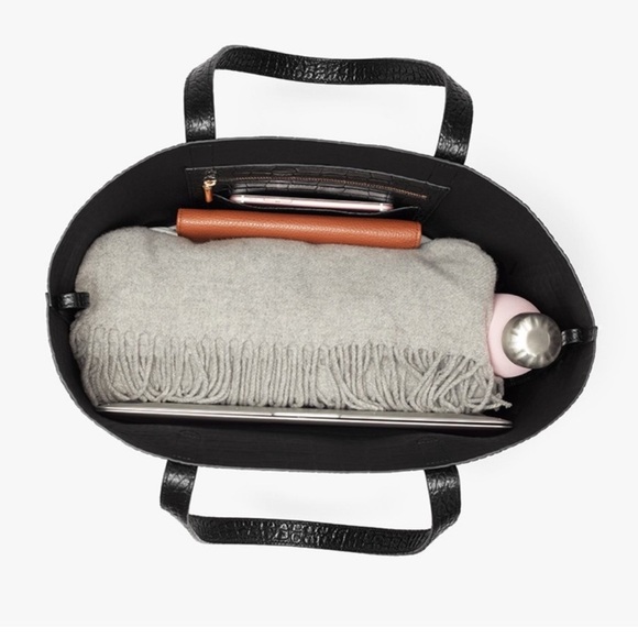 Cuyana Classic Structured Leather Tote Croc Embossed Black - Picture 4 of 17